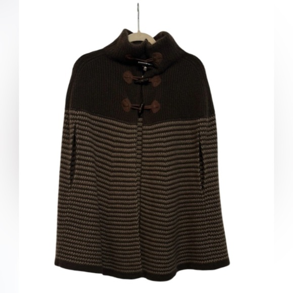 Raffi Cashmere Cape Poncho with Three Toggle Closures - Picture 1 of 6